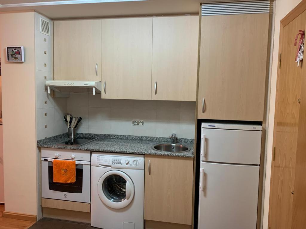 Apartamento Mota-2 Huca-Los Prados; Parking Y Wifi Gratis Oviedo Exteriér fotografie