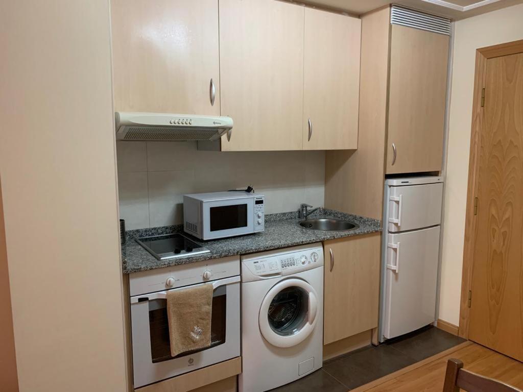 Apartamento Mota-2 Huca-Los Prados; Parking Y Wifi Gratis Oviedo Exteriér fotografie