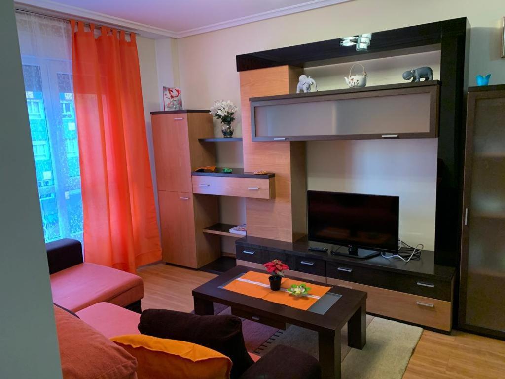 Apartamento Mota-2 Huca-Los Prados; Parking Y Wifi Gratis Oviedo Exteriér fotografie